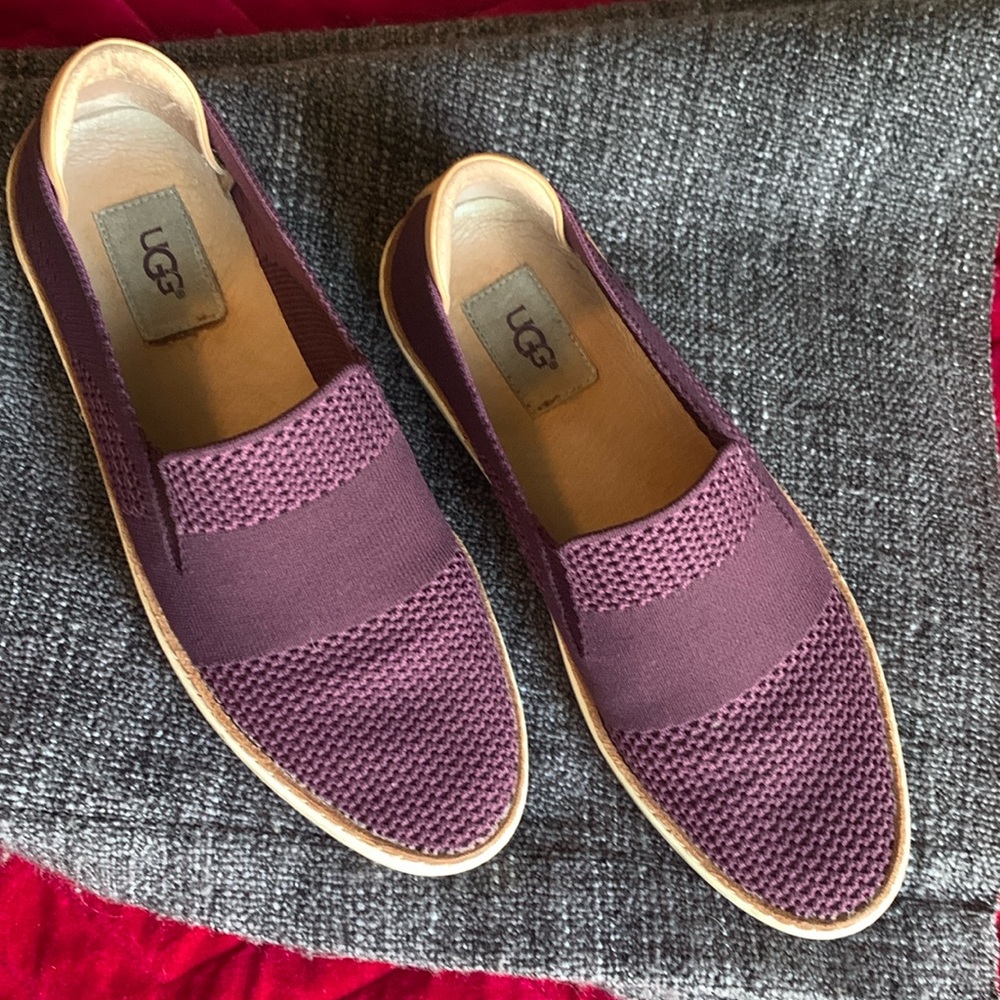 UGG Step in Slide Burgundy WOMENS sneakers 8 Leather Trim, white sole.